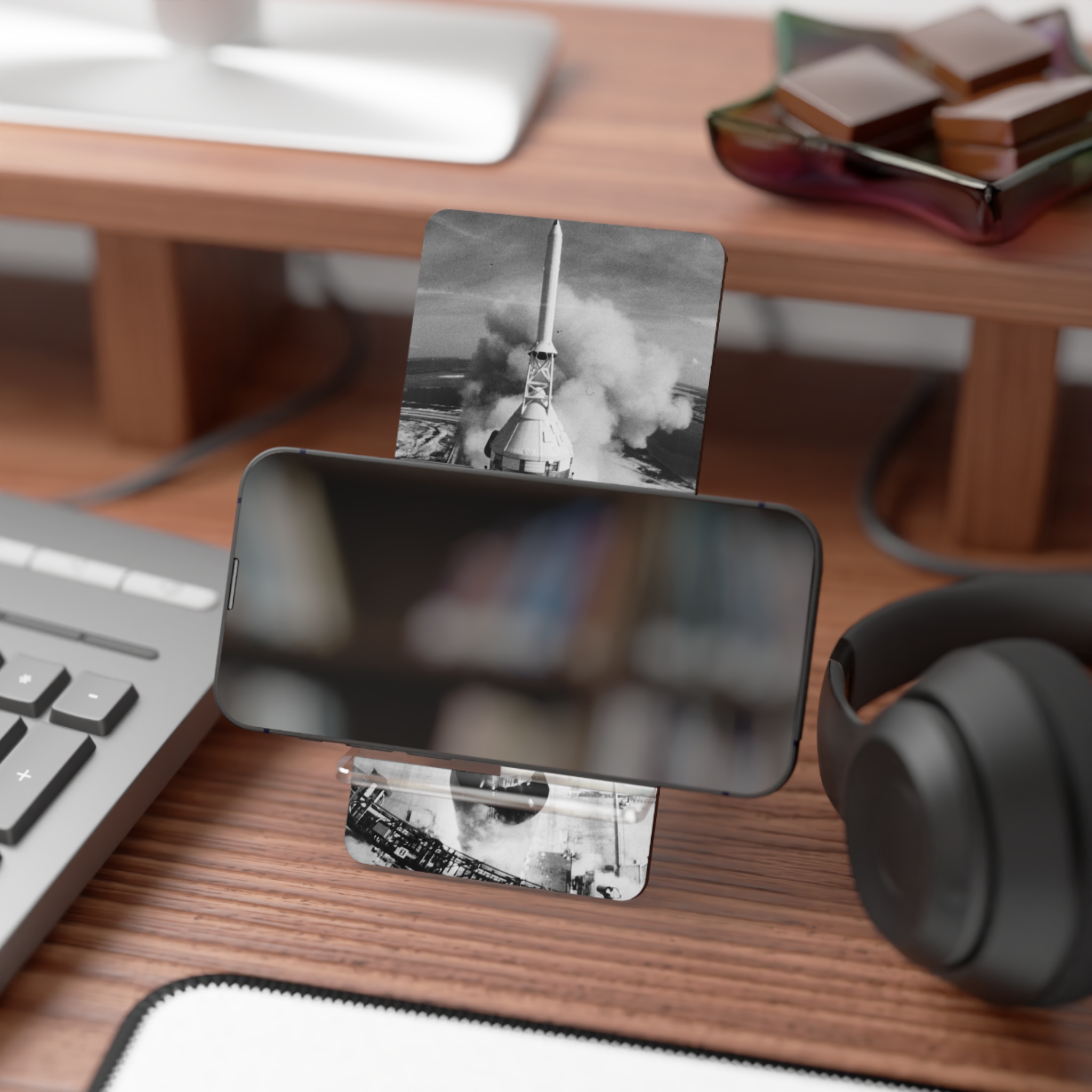 Nasa Rocket Mobile Display Stand for Smartphones | Spaceship Mobile Display Stand - Image 4