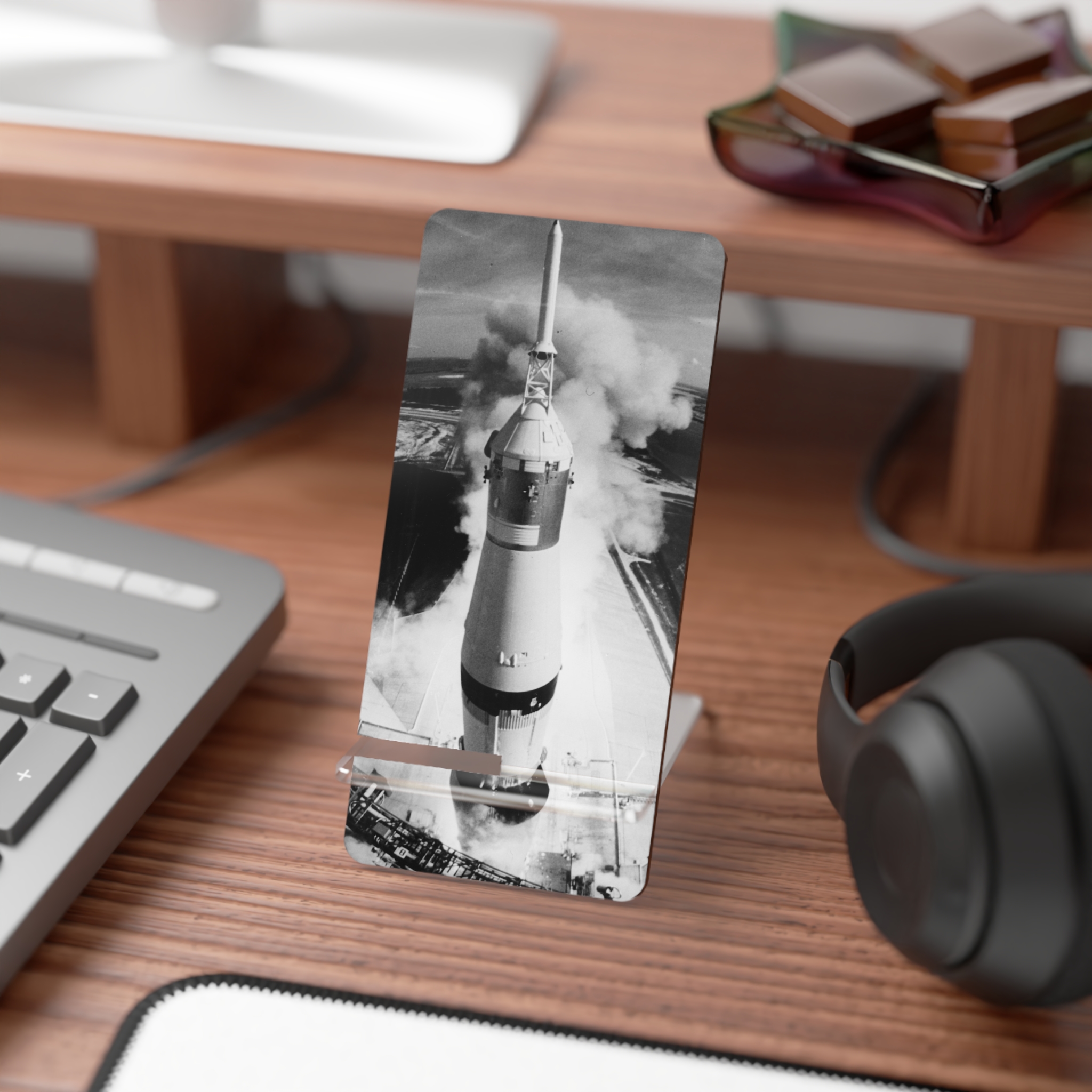 Nasa Rocket Mobile Display Stand for Smartphones | Spaceship Mobile Display Stand - Image 3